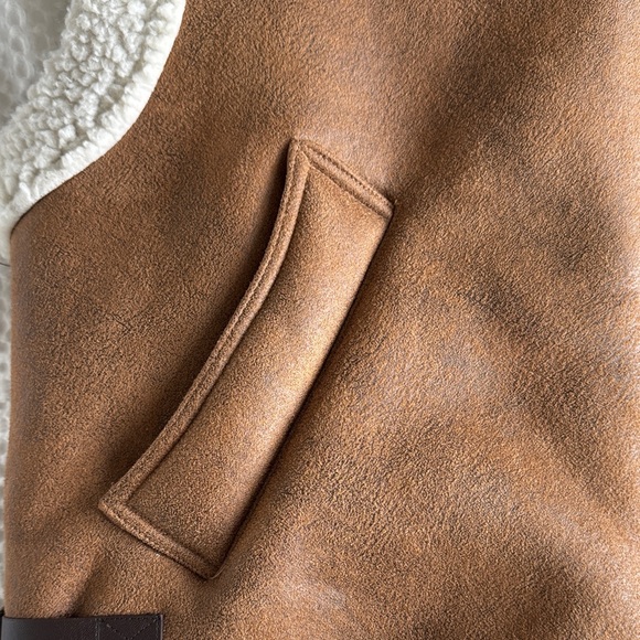 Women’s Oversized Sherpa-Lined Faux Suede Vest - Brown - Picture 5 of 7